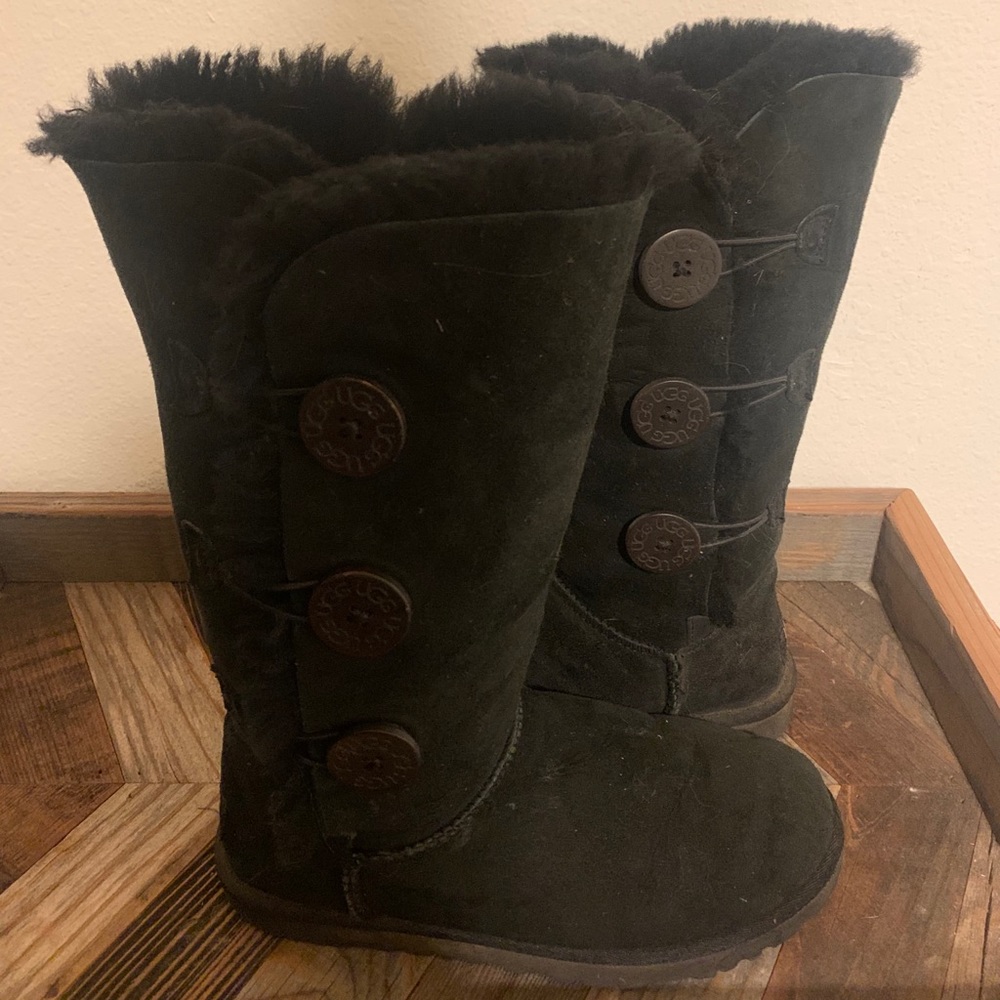 Three Button Bailey Uggs - image 5